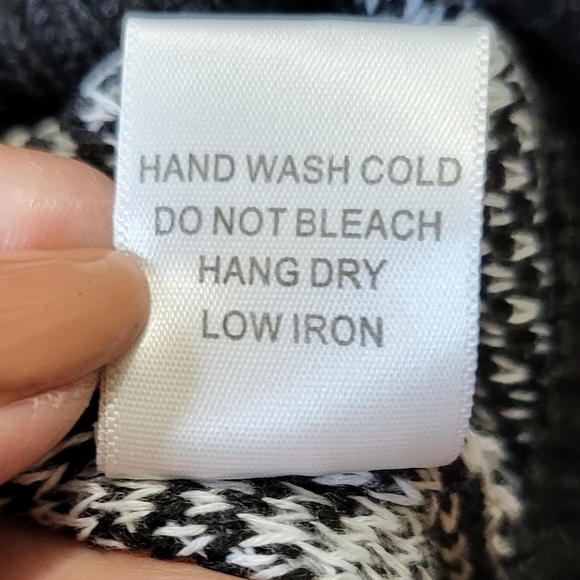 NWT CDM Oversized Sweater Small black and white animal print - Picture 5 of 12